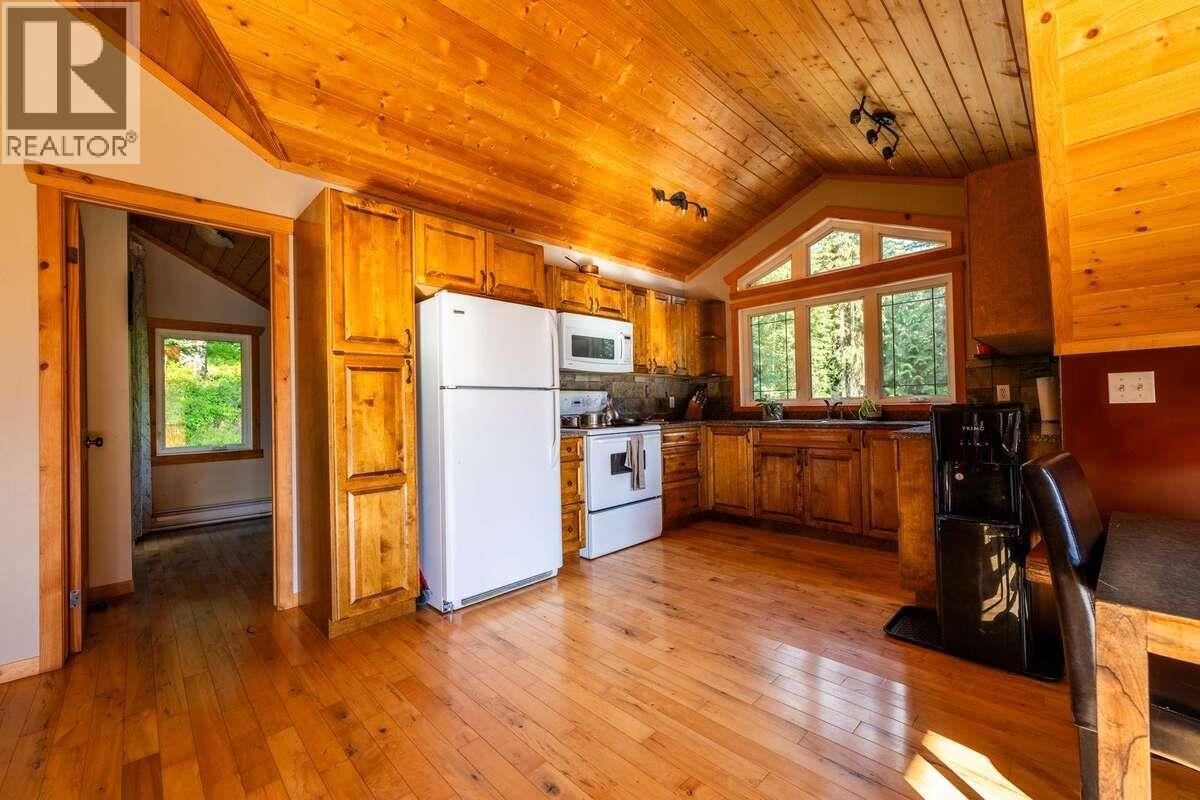 1629 Adolph Johnson Road, Golden, British Columbia  V0A 1H1 - Photo 16 - 10400835