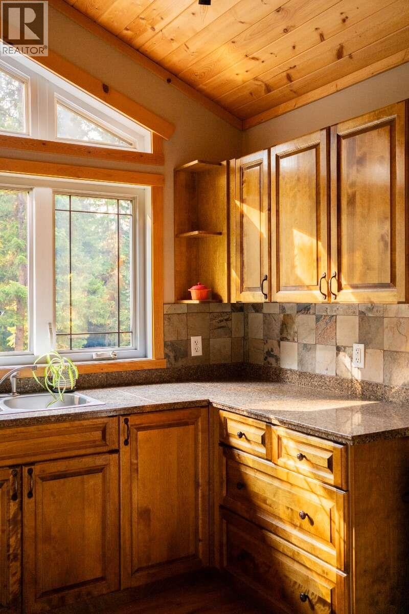 1629 Adolph Johnson Road, Golden, British Columbia  V0A 1H1 - Photo 17 - 10400835