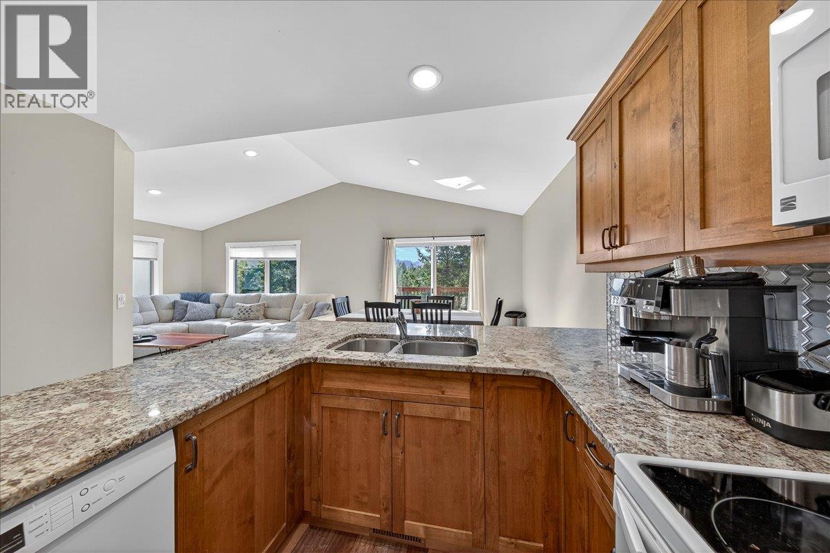 989 Swansea View Road Unit# 10, Windermere, British Columbia  V0A 1K3 - Photo 8 - 10400873