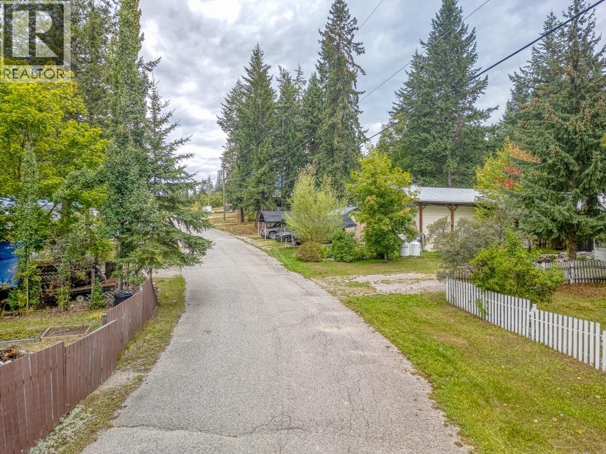 470 Reflection Lake Road, Golden, British Columbia  V0A 1H6 - Photo 14 - 10400928