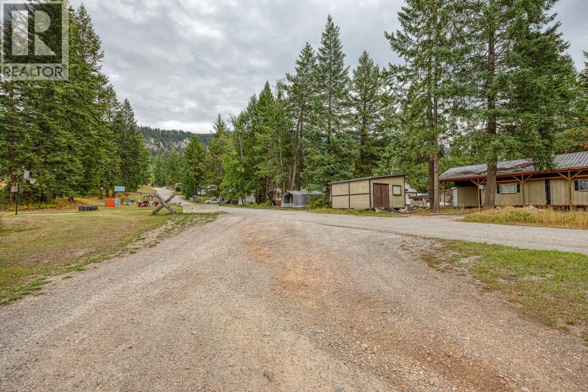 470 Reflection Lake Road, Golden, British Columbia  V0A 1H6 - Photo 25 - 10400928