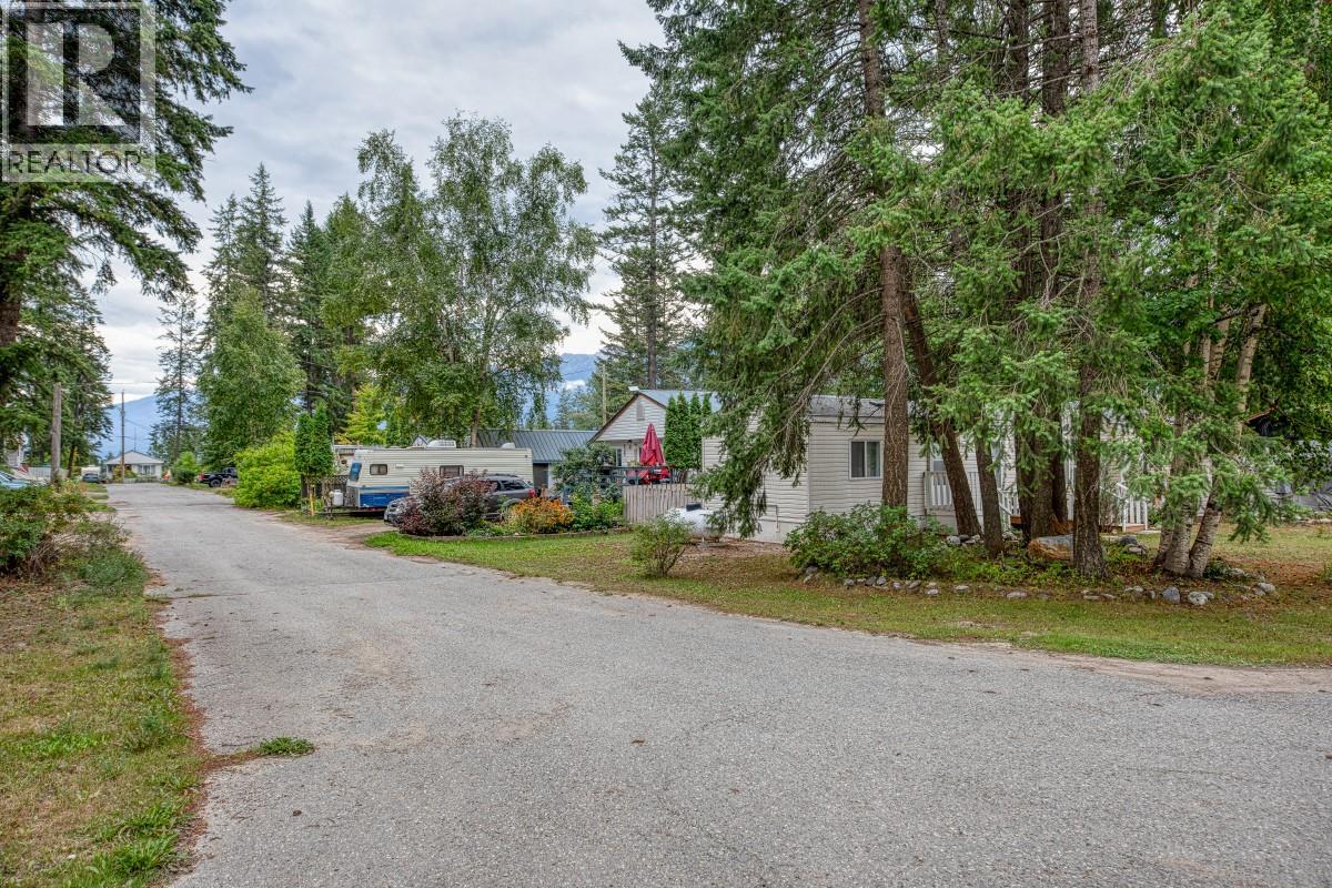 470 Reflection Lake Road, Golden, British Columbia  V0A 1H6 - Photo 29 - 10400928