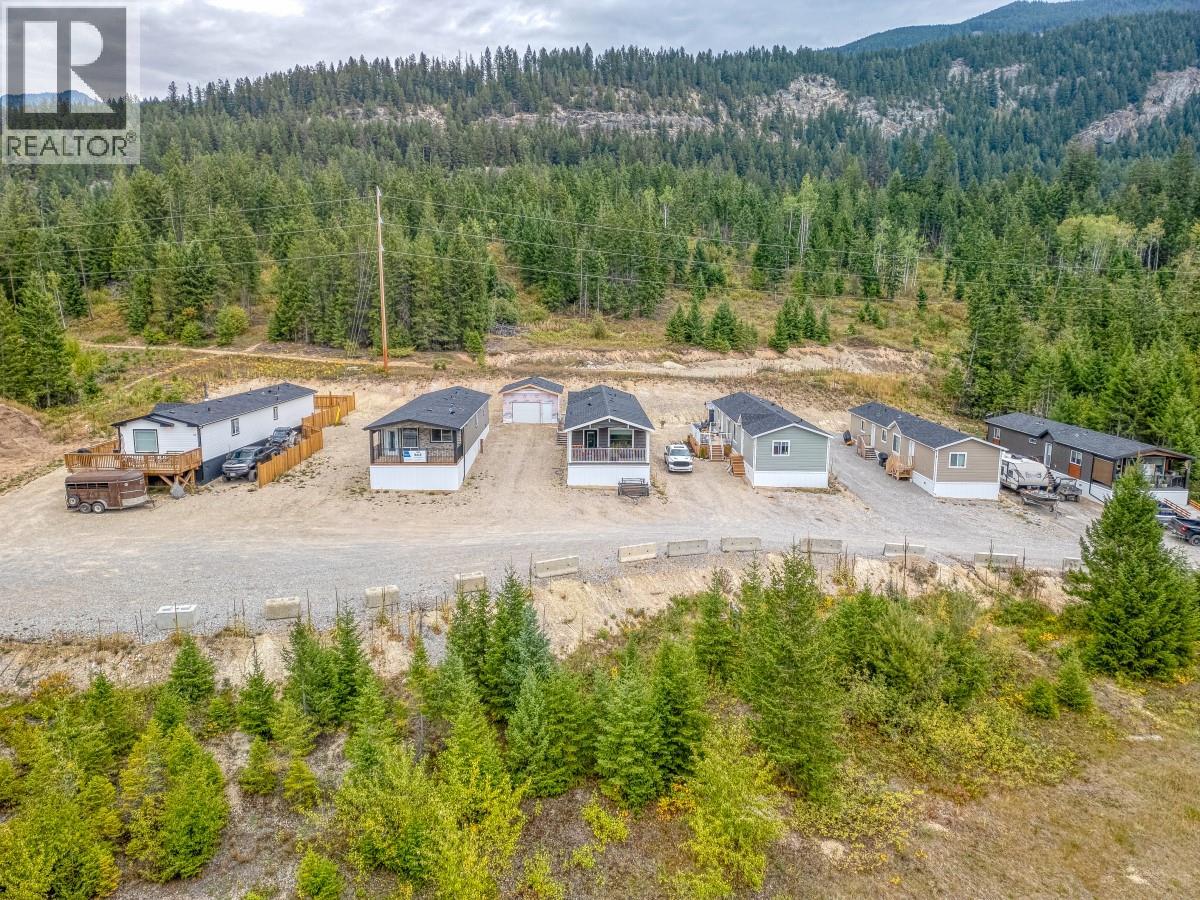 470 Reflection Lake Road, Golden, British Columbia  V0A 1H6 - Photo 4 - 10400928