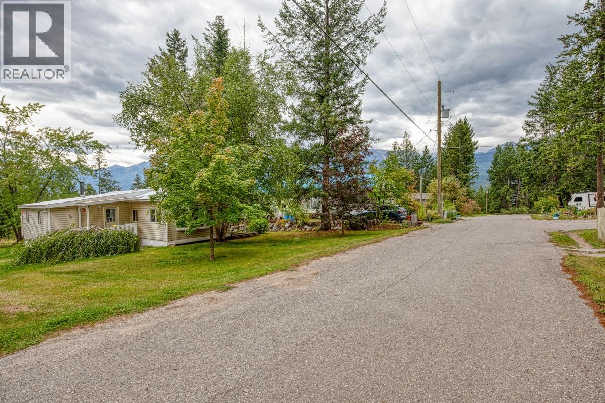 470 Reflection Lake Road, Golden, British Columbia  V0A 1H6 - Photo 45 - 10400928