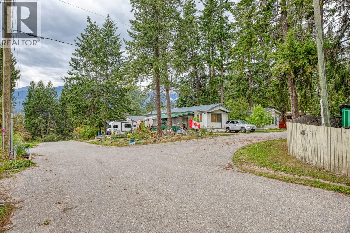 470 Reflection Lake Road, Golden, British Columbia  V0A 1H6 - Photo 46 - 10400928