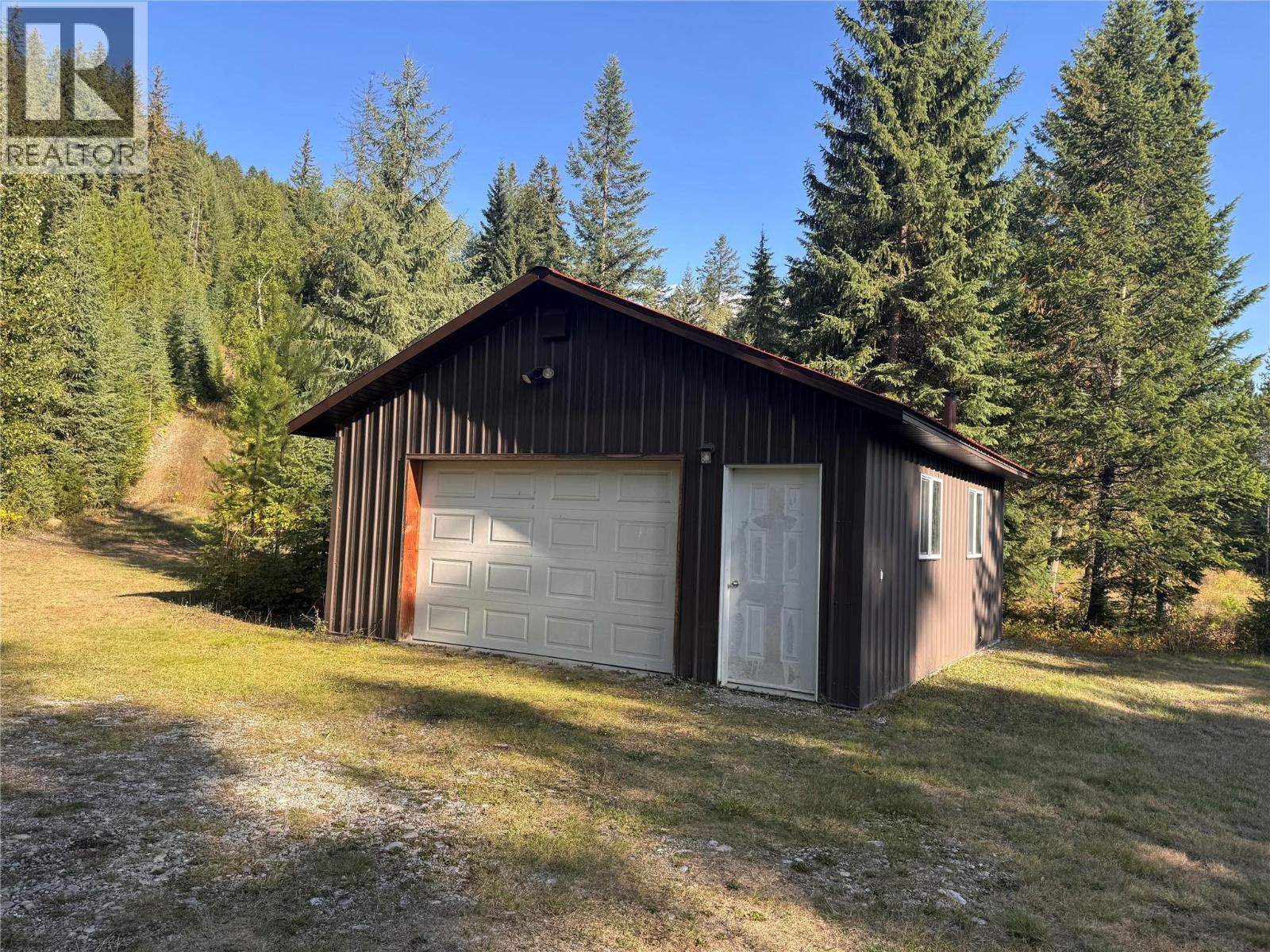 2716 Big Bend Highway Road, Golden, British Columbia  V0A 1H1 - Photo 17 - 10400433