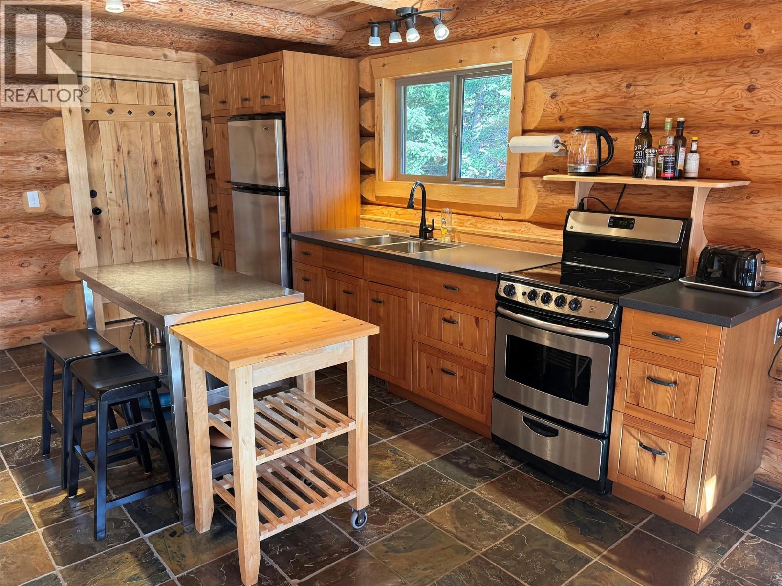 2716 Big Bend Highway Road, Golden, British Columbia  V0A 1H1 - Photo 6 - 10400433