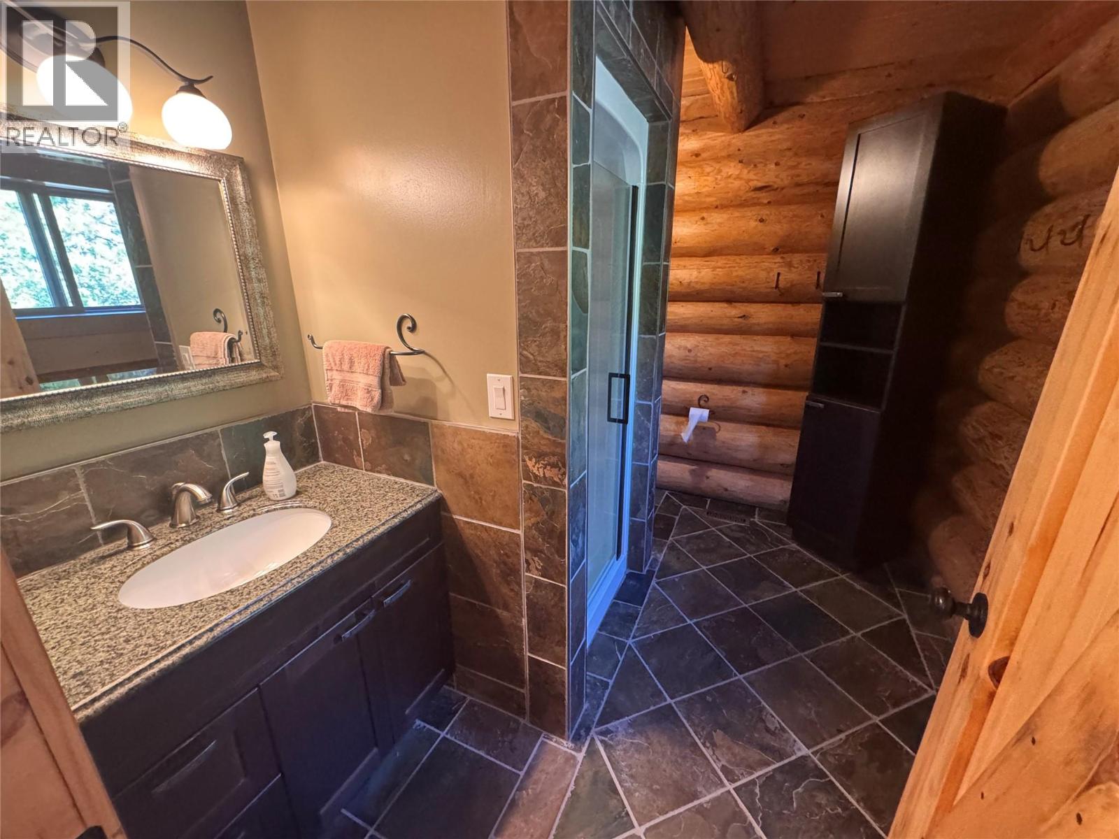 2716 Big Bend Highway Road, Golden, British Columbia  V0A 1H1 - Photo 7 - 10400433