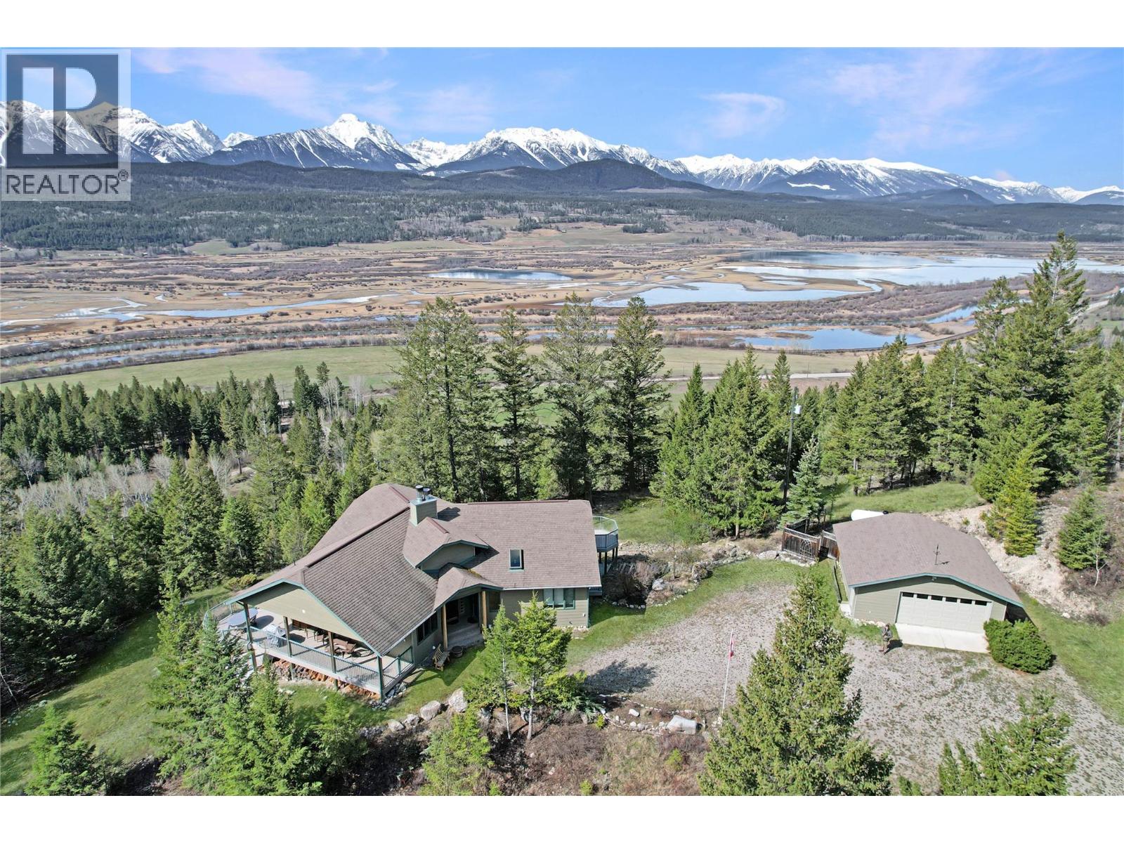 2360/2380 95 Highway, Spillimacheen, British Columbia