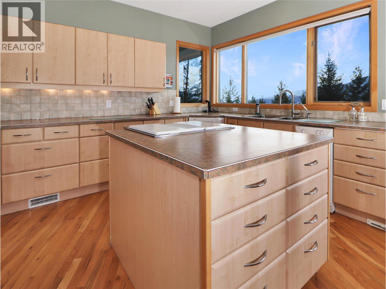 2360/2380 95 Highway, Spillimacheen, British Columbia  V0A 1P0 - Photo 12 - 10400702