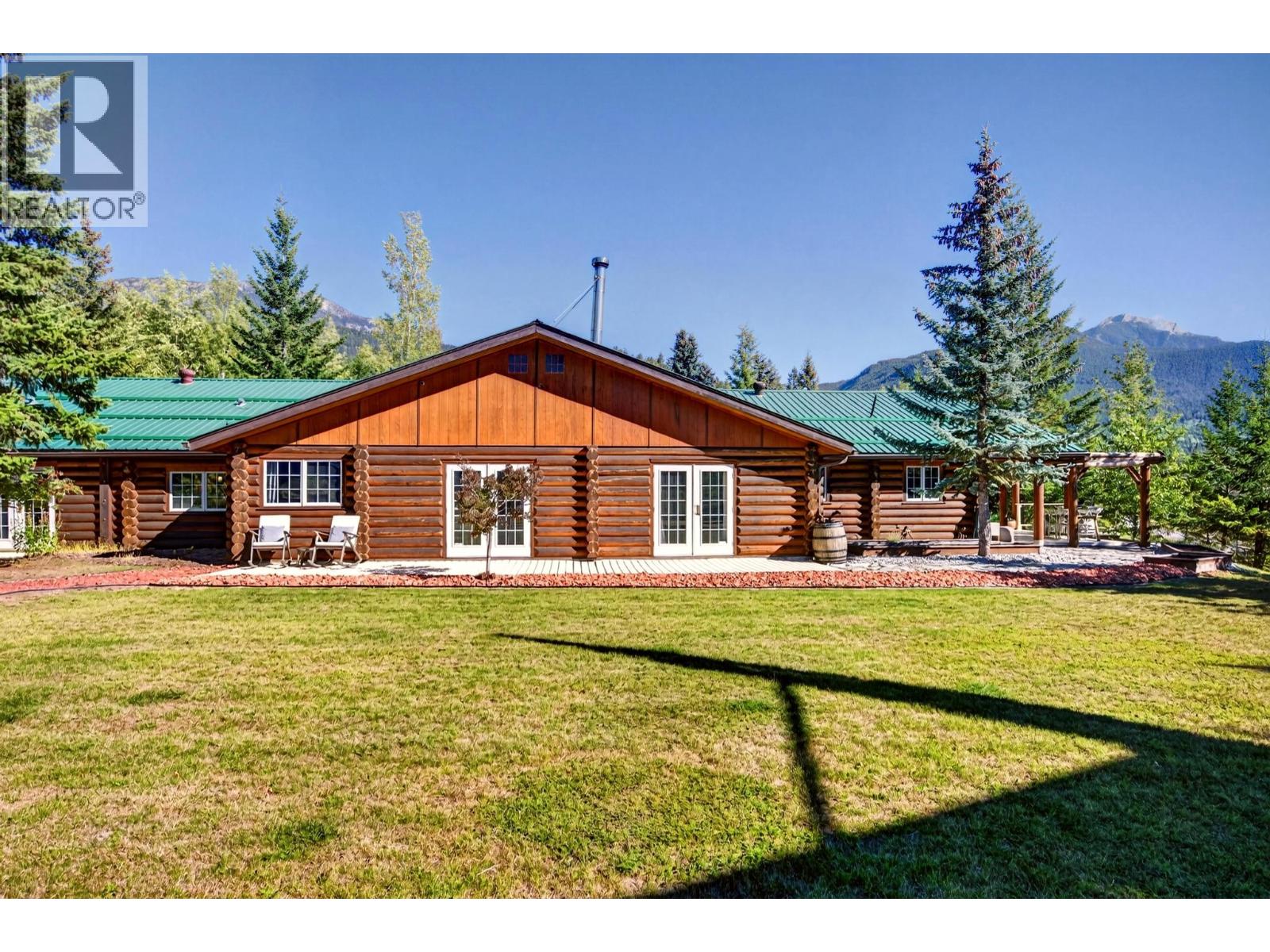 1509 Lafontaine Road, Golden, British Columbia  V0A 1H3 - Photo 2 - 10401395