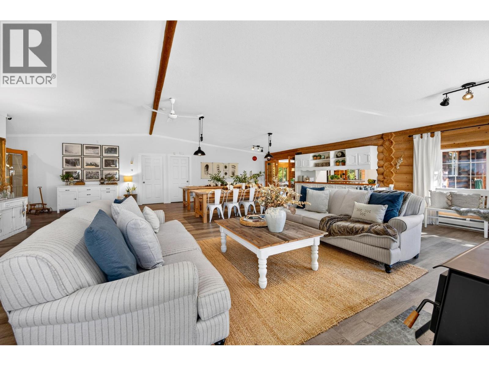 1509 Lafontaine Road, Golden, British Columbia  V0A 1H3 - Photo 5 - 10401395