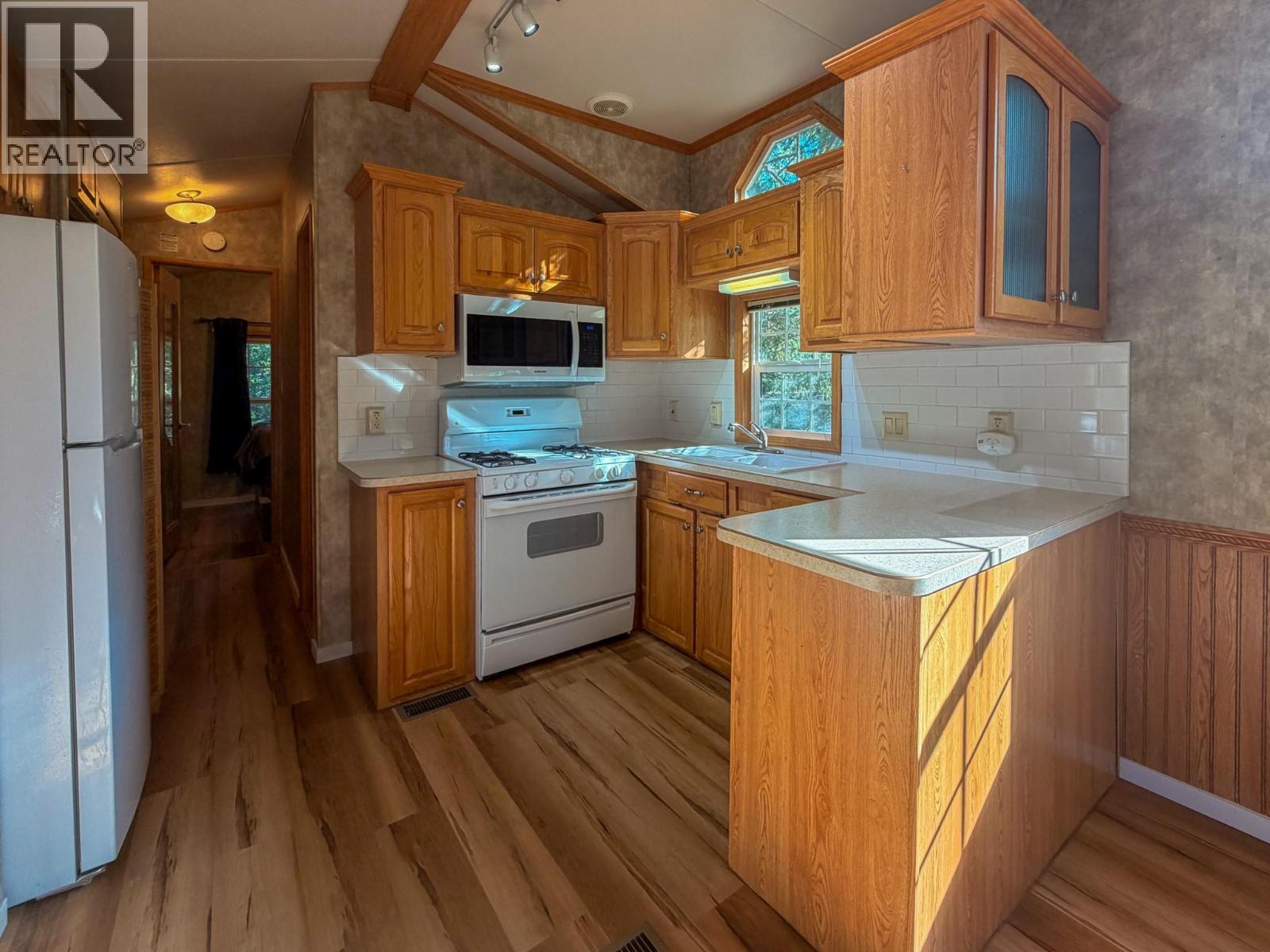 4906 Lynx Drive, Radium Hot Springs, British Columbia  V0A 1M0 - Photo 3 - 10401569