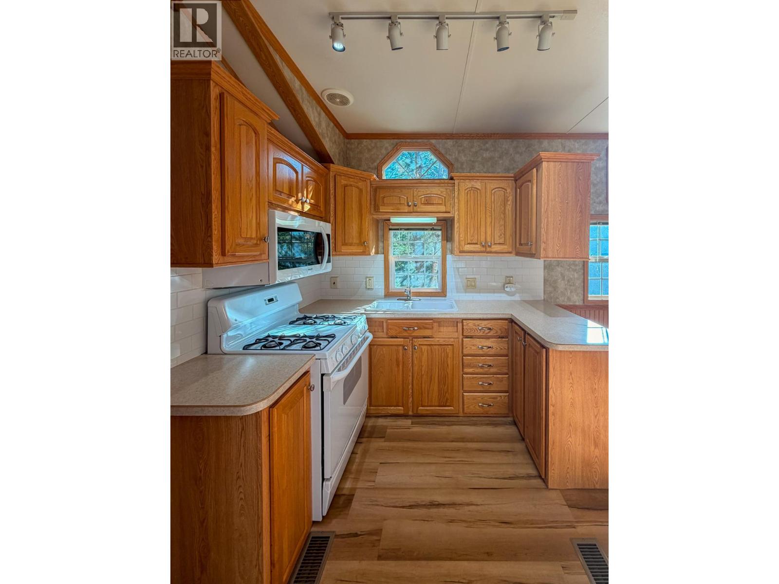 4906 Lynx Drive, Radium Hot Springs, British Columbia  V0A 1M0 - Photo 5 - 10401569