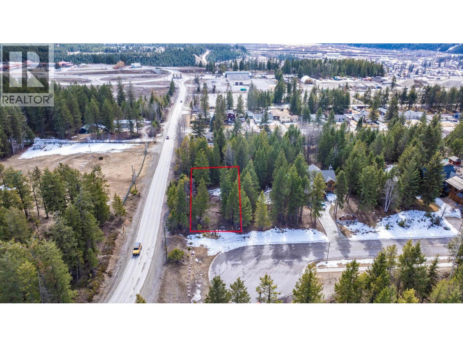 1400 Pine Drive, Golden, British Columbia