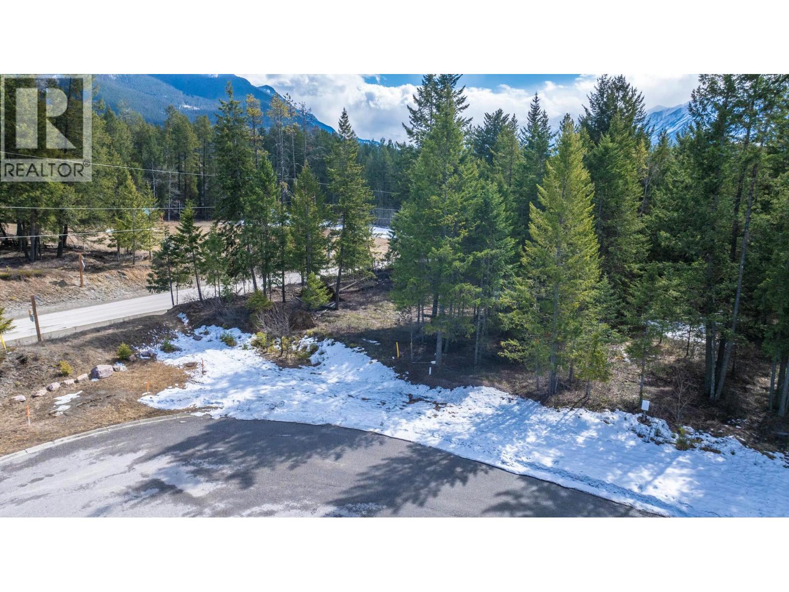 1400 Pine Drive, Golden, British Columbia  V0A 1H1 - Photo 2 - 10401672