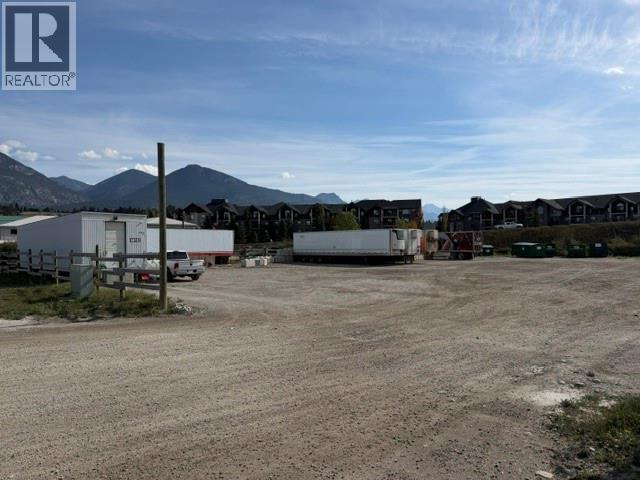 401 Laurier Street, Invermere, British Columbia  V0A 1K0 - Photo 2 - 10401847
