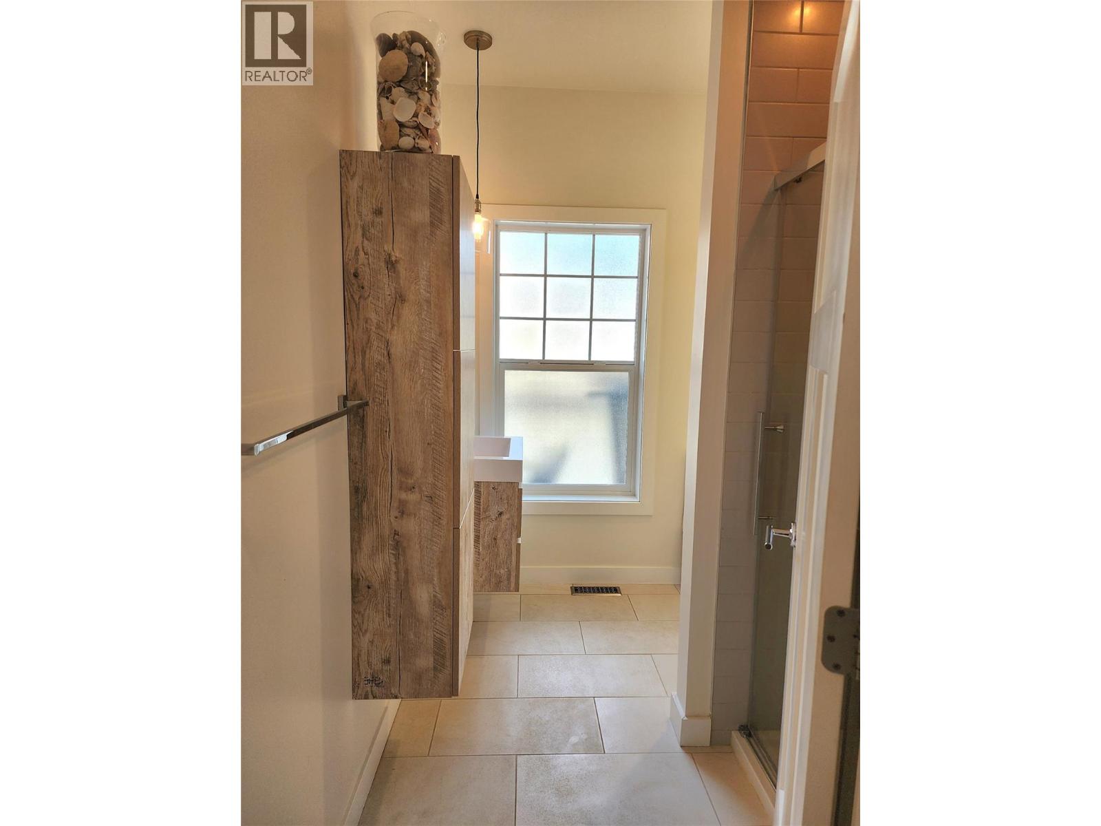 765 Kpokl Road, Invermere, British Columbia  V0A 1K4 - Photo 17 - 10401849