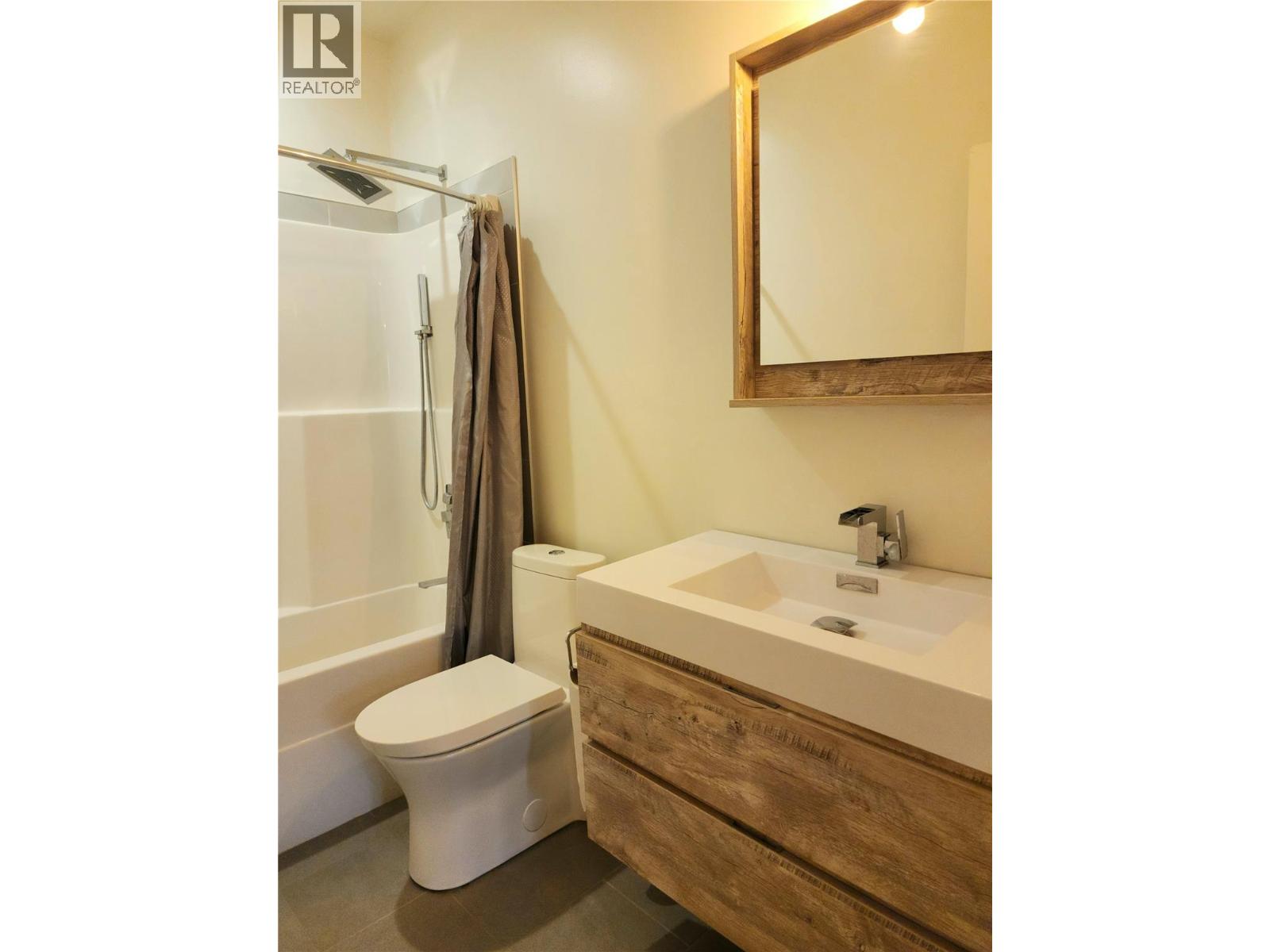 765 Kpokl Road, Invermere, British Columbia  V0A 1K4 - Photo 5 - 10401849