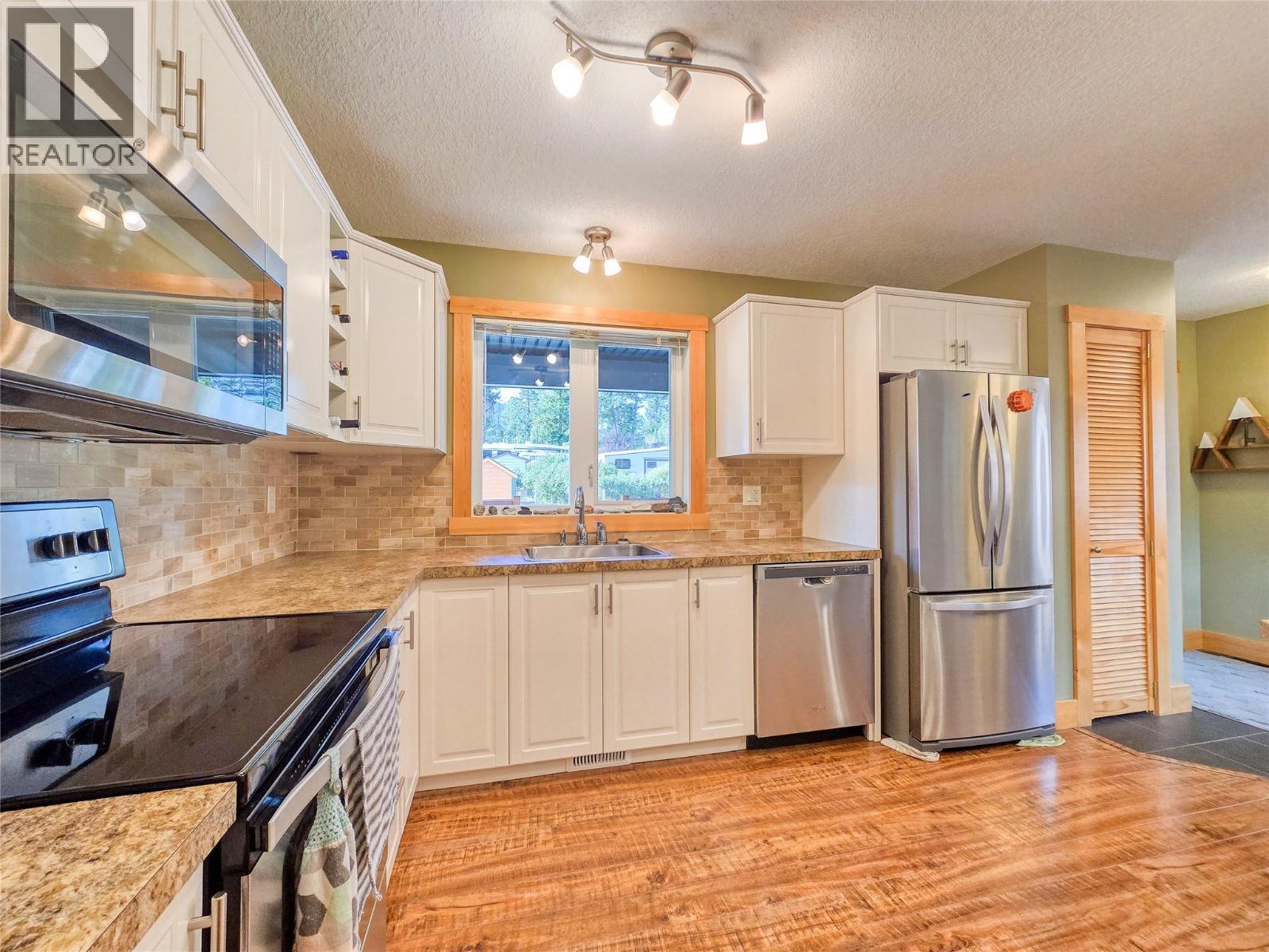 4868 Riverview Drive Unit# 81, Edgewater, British Columbia  V0A 1E0 - Photo 12 - 10401483