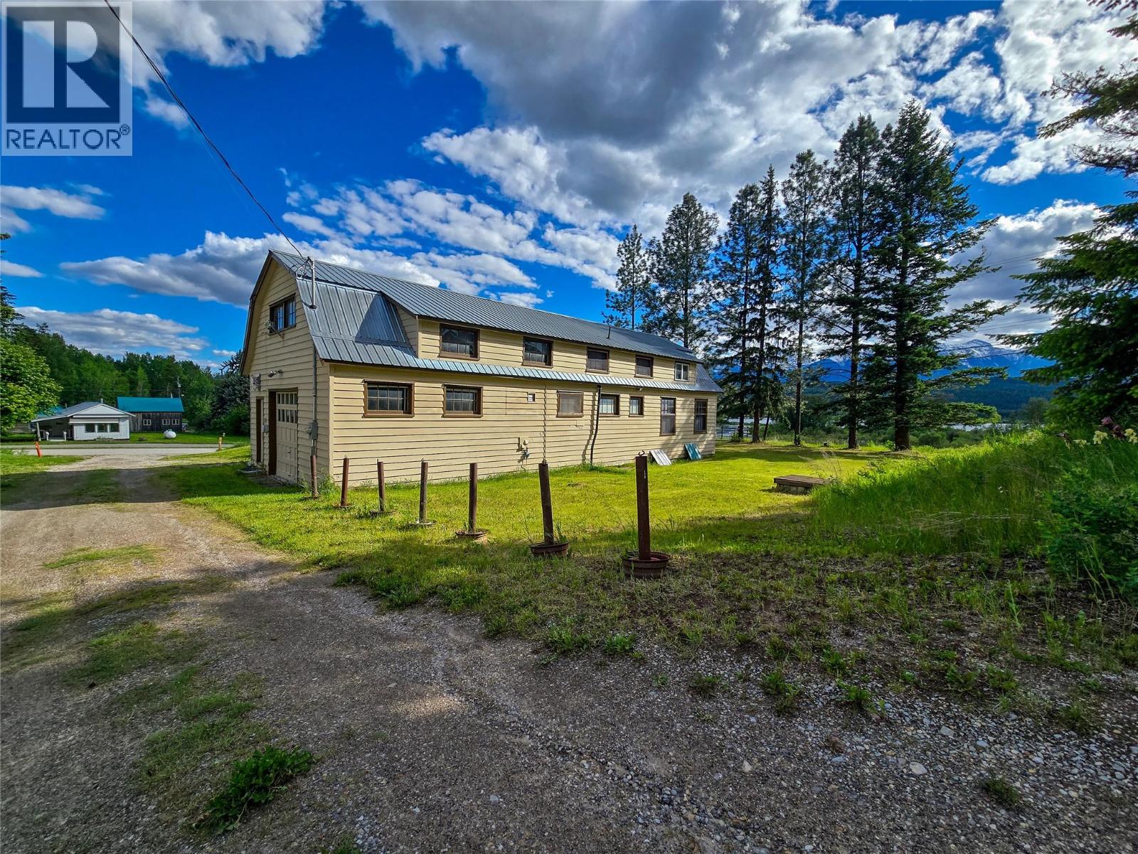 970 95 Highway, Spillimacheen, British Columbia