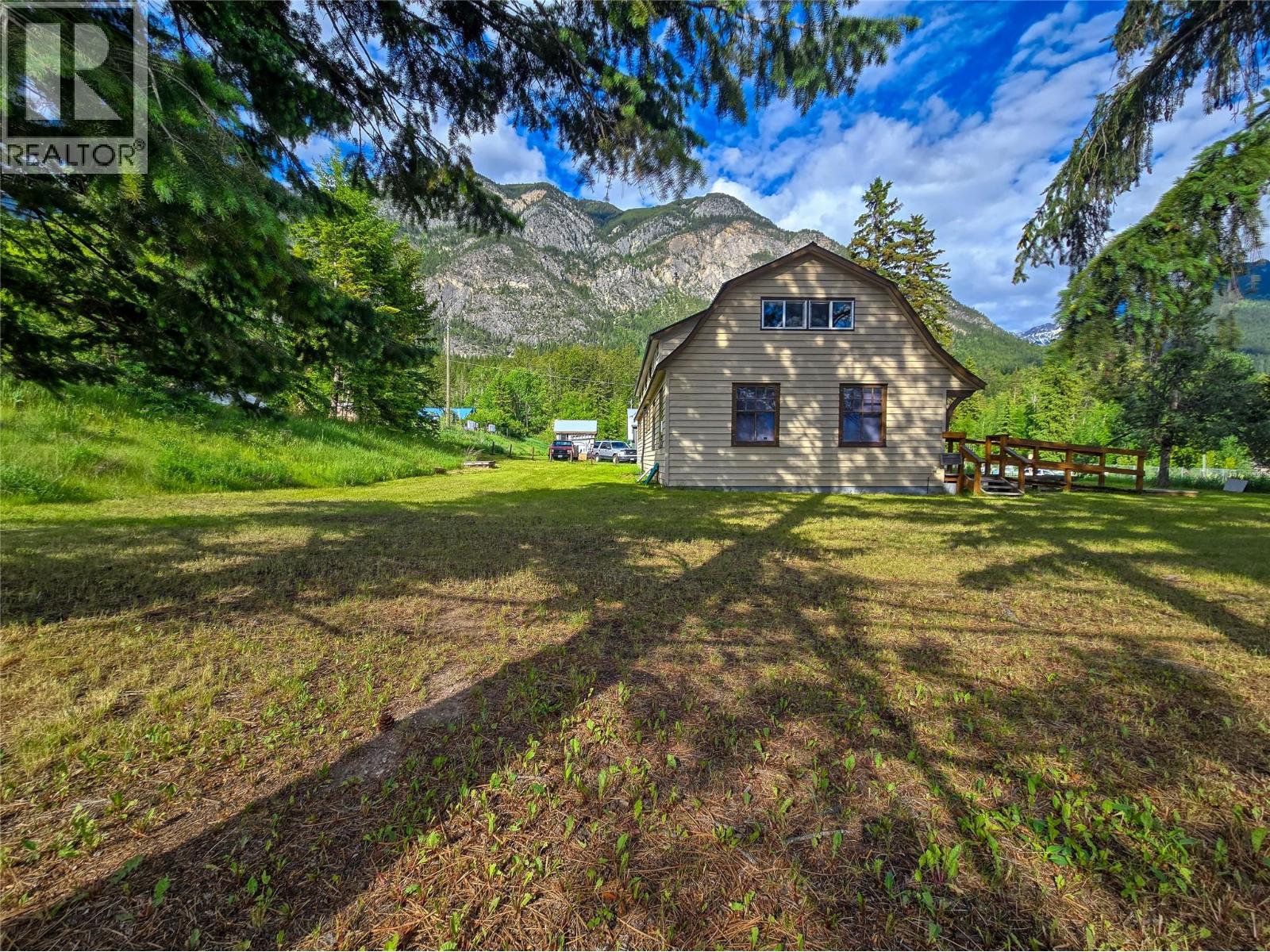 970 95 Highway, Spillimacheen, British Columbia  V0A 1P0 - Photo 3 - 10400750