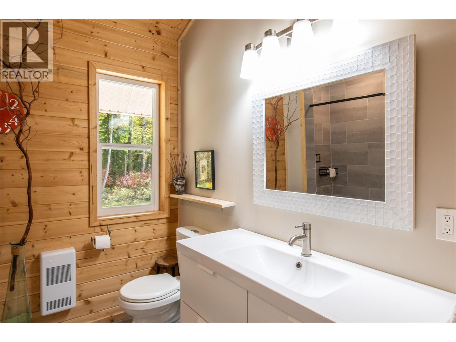 1506 Hartley Road, Golden, British Columbia  V0A 1H1 - Photo 14 - 10402004
