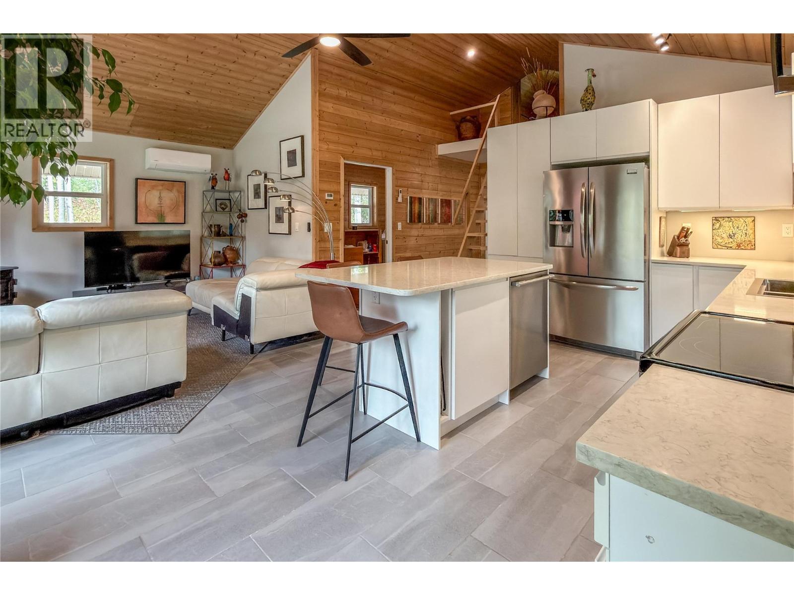 1506 Hartley Road, Golden, British Columbia  V0A 1H1 - Photo 6 - 10402004