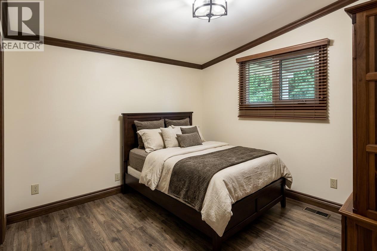 909 Ryter Road W, Golden, British Columbia  V0A 1H2 - Photo 10 - 10402026