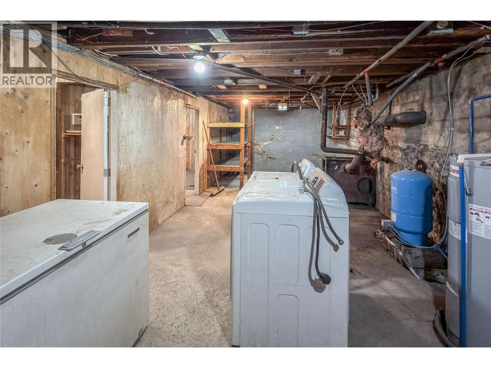 909 Ryter Road W, Golden, British Columbia  V0A 1H2 - Photo 14 - 10402026