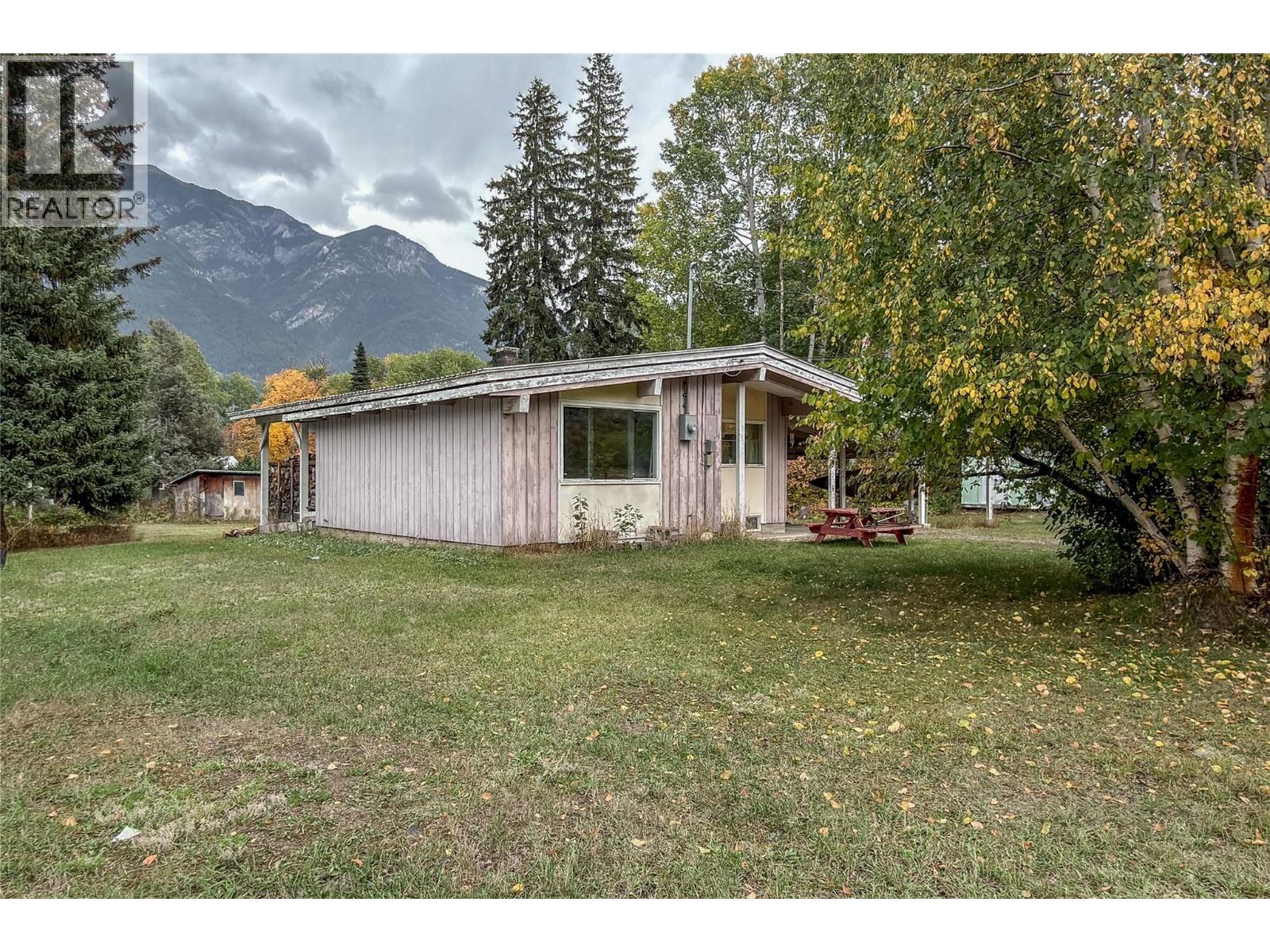 909 Ryter Road W, Golden, British Columbia  V0A 1H2 - Photo 24 - 10402026