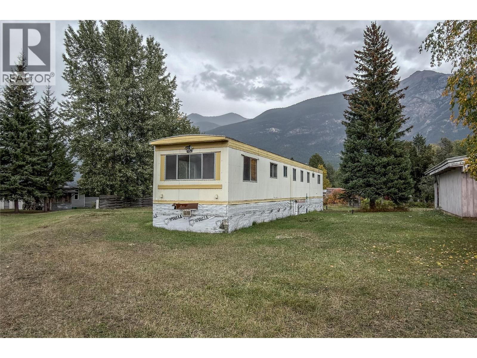 909 Ryter Road W, Golden, British Columbia  V0A 1H2 - Photo 30 - 10402026