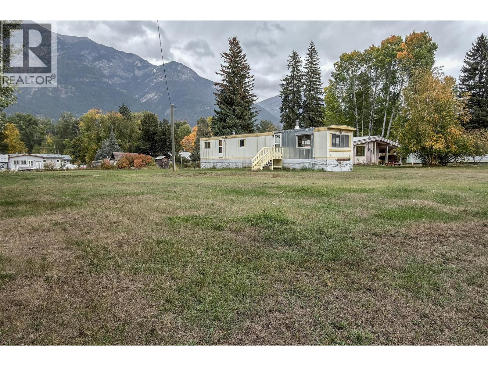909 Ryter Road W, Golden, British Columbia  V0A 1H2 - Photo 31 - 10402026