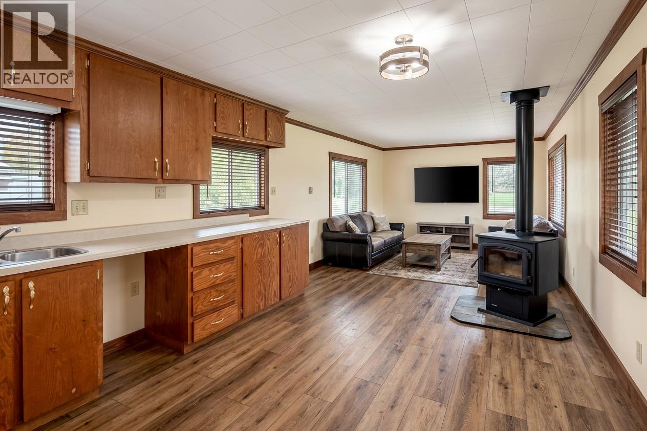 909 Ryter Road W, Golden, British Columbia  V0A 1H2 - Photo 33 - 10402026