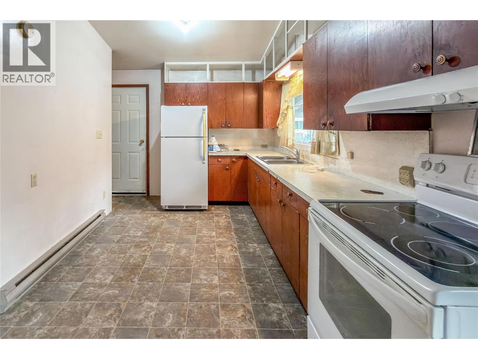 909 Ryter Road W, Golden, British Columbia  V0A 1H2 - Photo 4 - 10402026