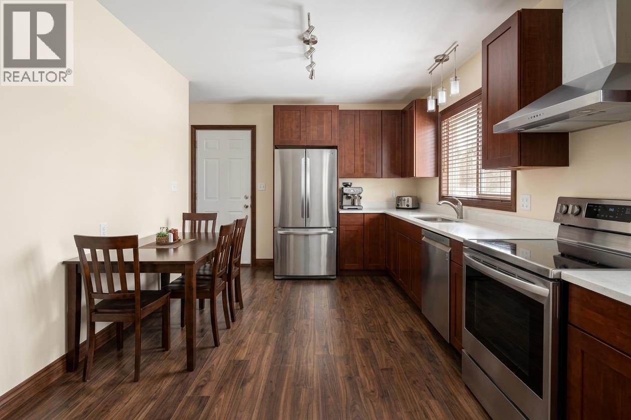 909 Ryter Road W, Golden, British Columbia  V0A 1H2 - Photo 5 - 10402026