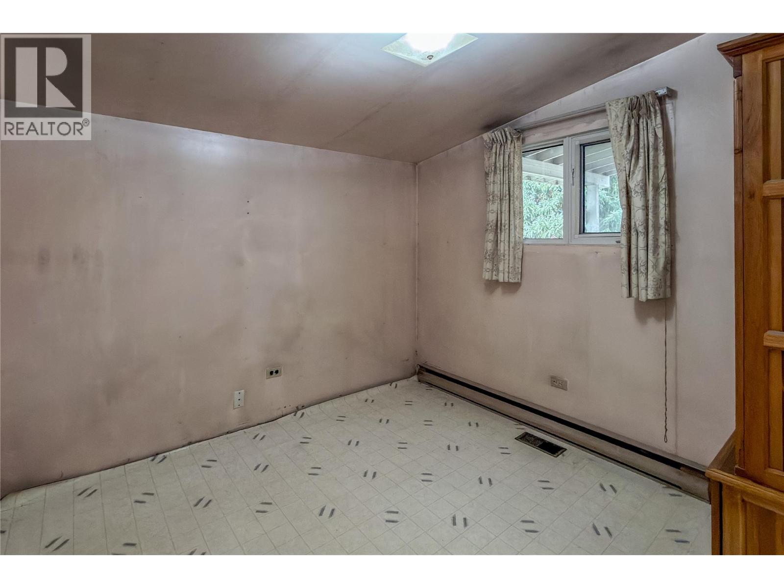 909 Ryter Road W, Golden, British Columbia  V0A 1H2 - Photo 9 - 10402026