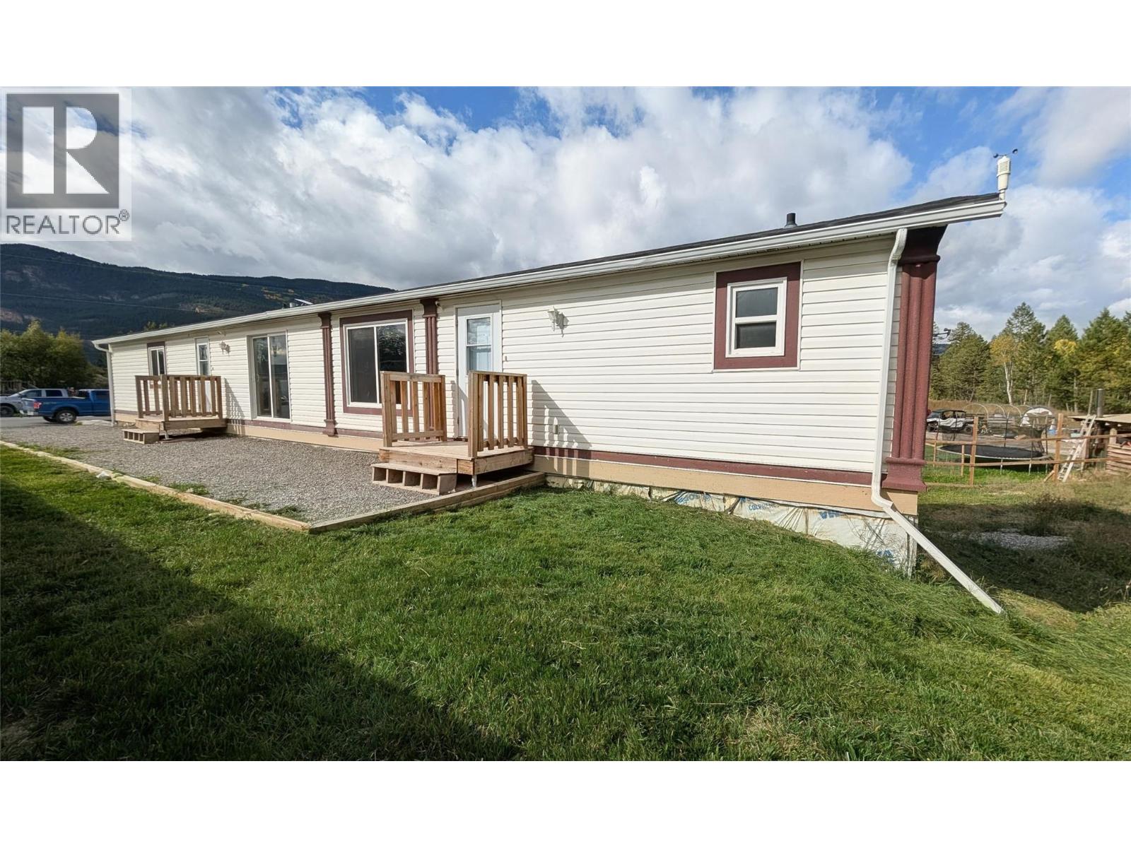 4811 Crescentwood Drive, Edgewater, British Columbia  V0A 1E0 - Photo 2 - 10402139