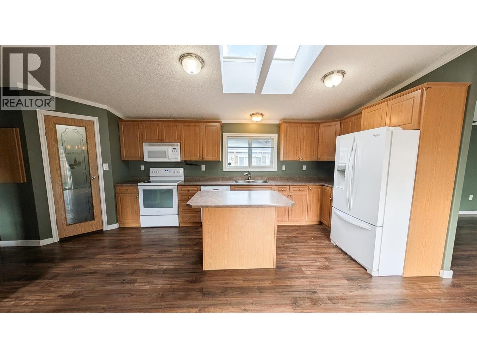 4811 Crescentwood Drive, Edgewater, British Columbia  V0A 1E0 - Photo 4 - 10402139