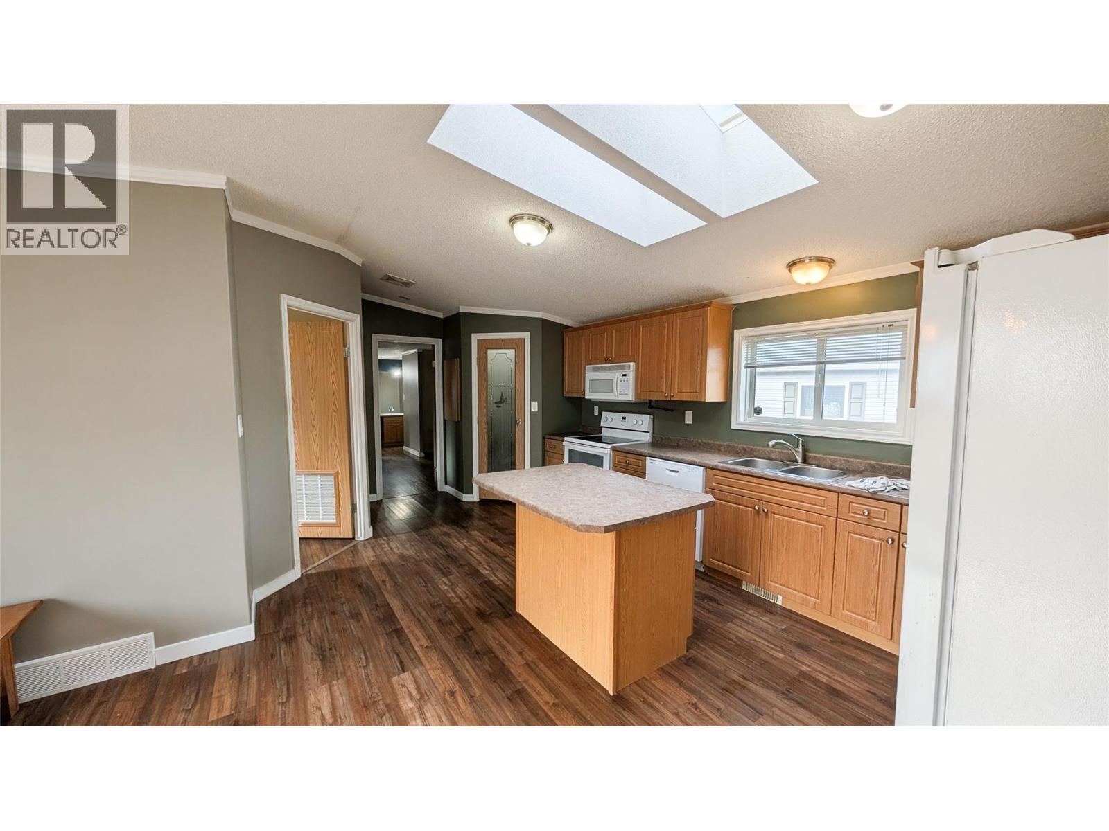 4811 Crescentwood Drive, Edgewater, British Columbia  V0A 1E0 - Photo 7 - 10402139