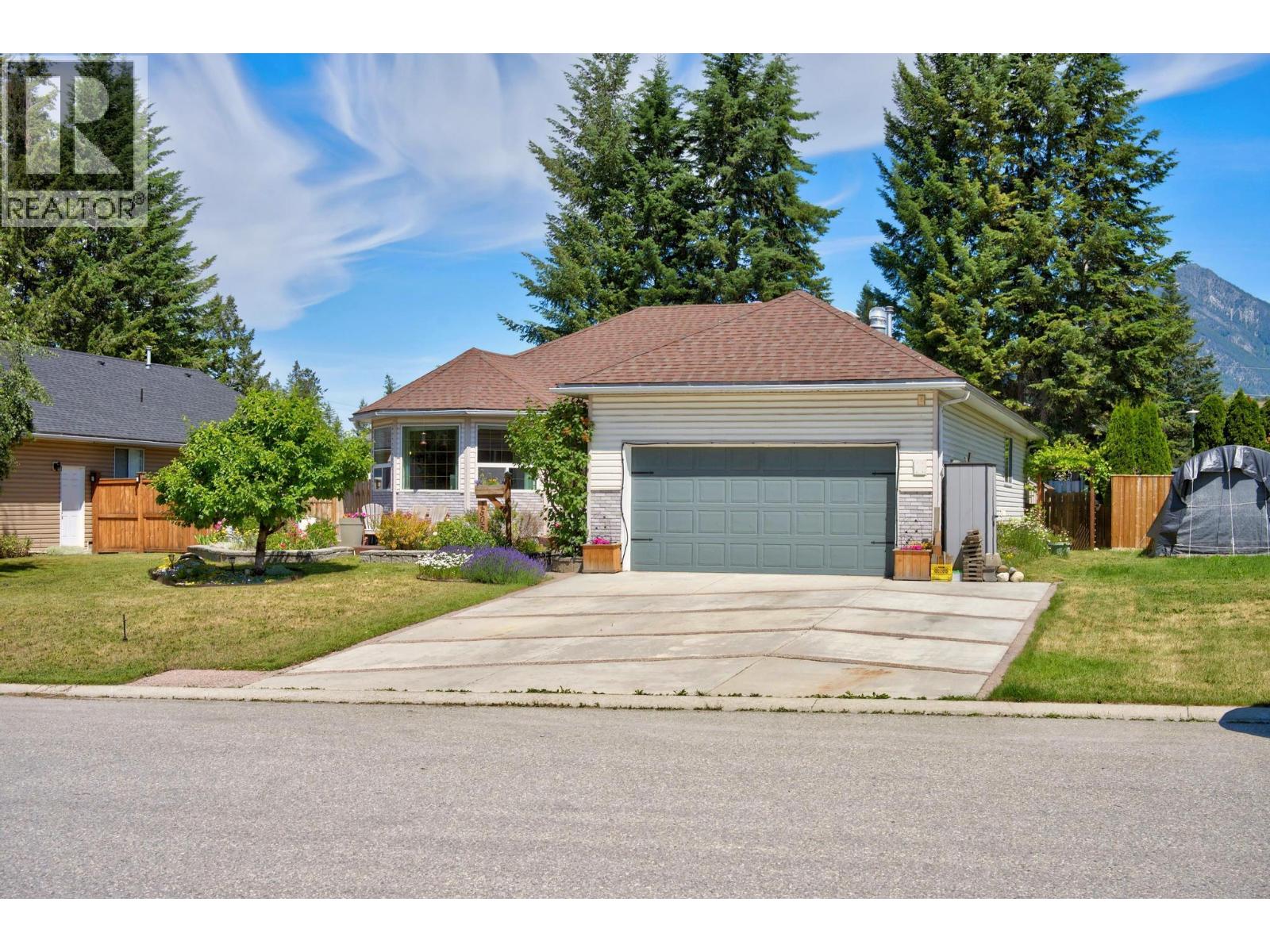 1505 Cedar Street, Golden, British Columbia  V0A 1H6 - Photo 86 - 10402236