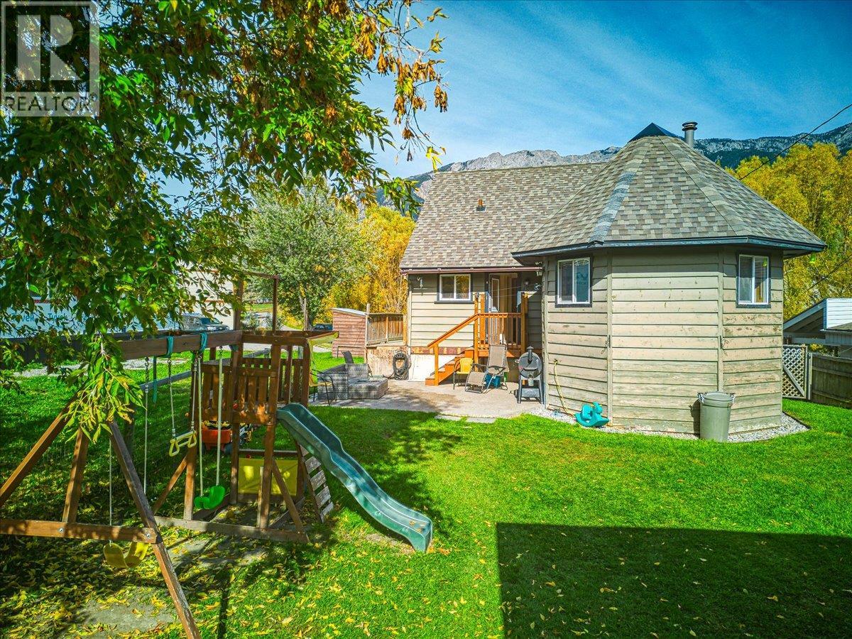 4895 Selkirk Avenue, Edgewater, British Columbia  V0A 1E0 - Photo 28 - 10402173