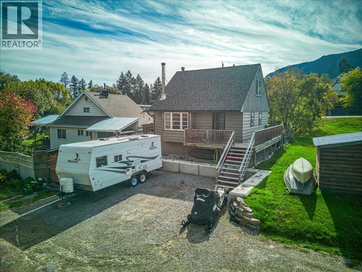4895 Selkirk Avenue, Edgewater, British Columbia  V0A 1E0 - Photo 4 - 10402173