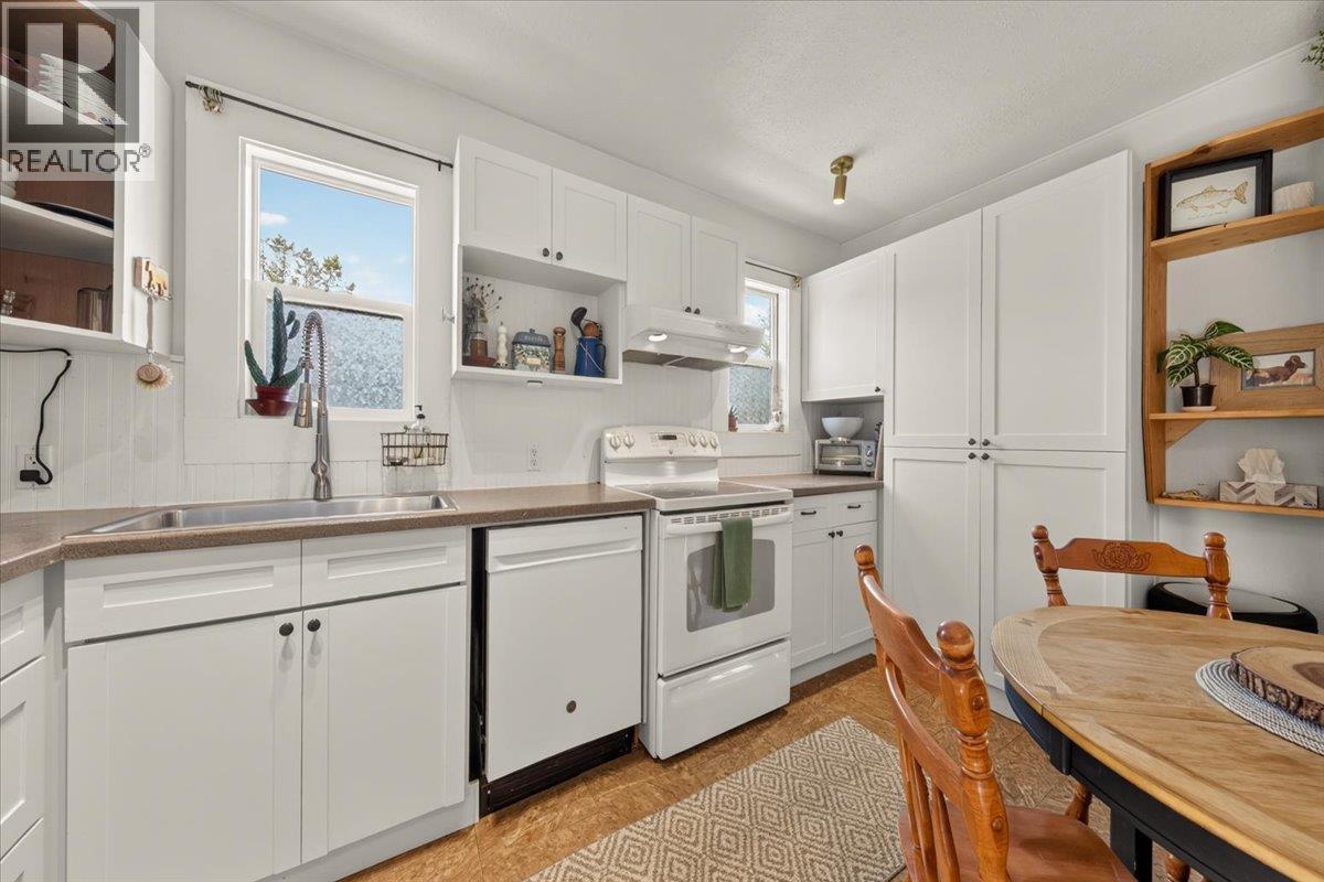 4895 Selkirk Avenue, Edgewater, British Columbia  V0A 1E0 - Photo 41 - 10402173