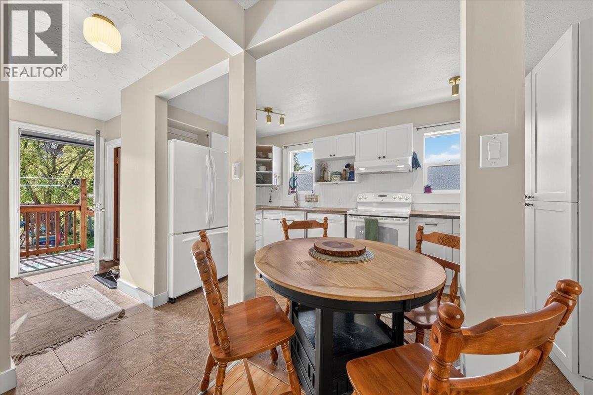 4895 Selkirk Avenue, Edgewater, British Columbia  V0A 1E0 - Photo 42 - 10402173