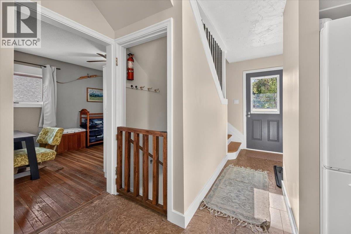 4895 Selkirk Avenue, Edgewater, British Columbia  V0A 1E0 - Photo 43 - 10402173