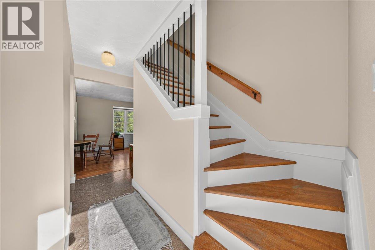 4895 Selkirk Avenue, Edgewater, British Columbia  V0A 1E0 - Photo 49 - 10402173
