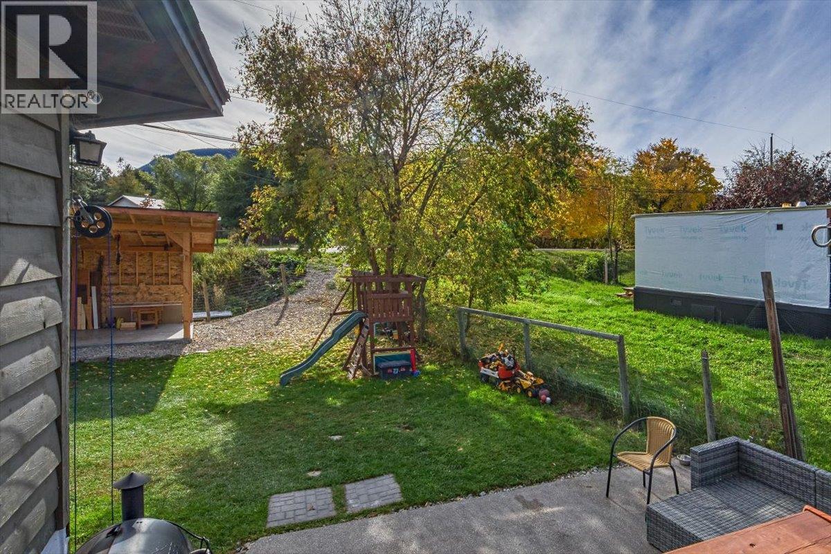 4895 Selkirk Avenue, Edgewater, British Columbia  V0A 1E0 - Photo 59 - 10402173