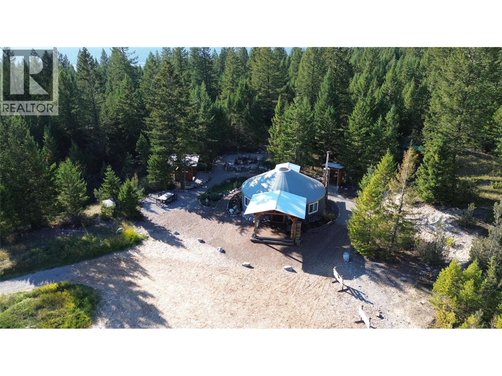 7058 95 Highway, Radium Hot Springs, British Columbia