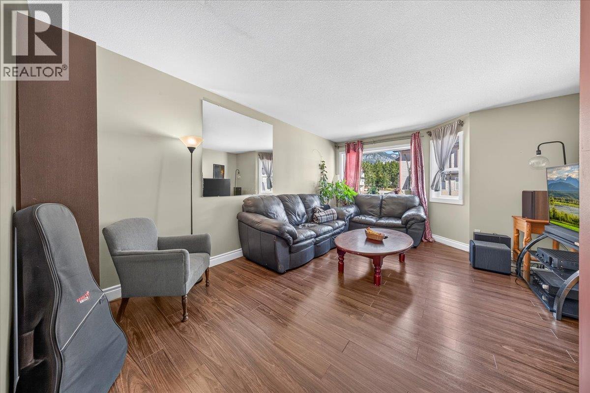 200 Black Forest Trail Unit# 711, Invermere, British Columbia  V0A 1K2 - Photo 2 - 10402394